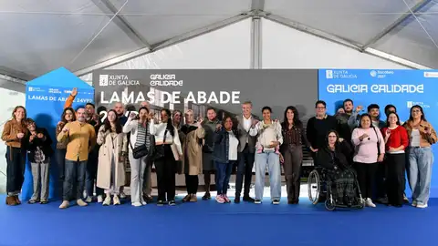El presidente de la Xunta entrega en Santiago 24 viviendas públicas en Lamas de Abade y avanza que el alquiler social no empezará a pagarse hasta diciembre El presidente de la Xunta entrega en Santiago 24 viviendas públicas en Lamas de Abade y avanza que el alquiler social no empezará a pagarse hasta diciembre