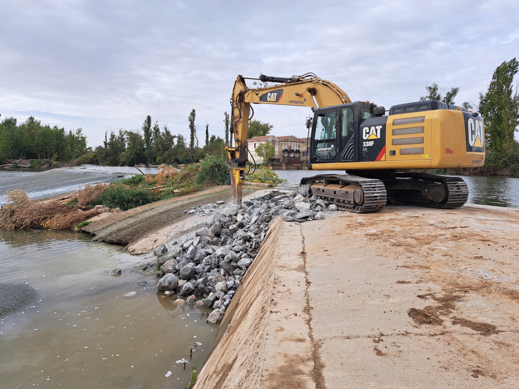 La CHD recupera la dinámica fluvial natural del río Pisuerga con la retirada del azud de Mazariegos La CHD recupera la dinámica fluvial natural del río Pisuerga con la retirada del azud de Mazariegos