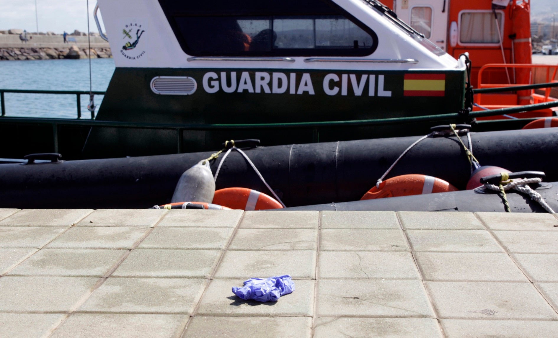 Hallan un cuerpo sin cabeza ni extremidades flotando en la costa de Sagunto Hallan un cuerpo sin cabeza ni extremidades flotando en la costa de Sagunto