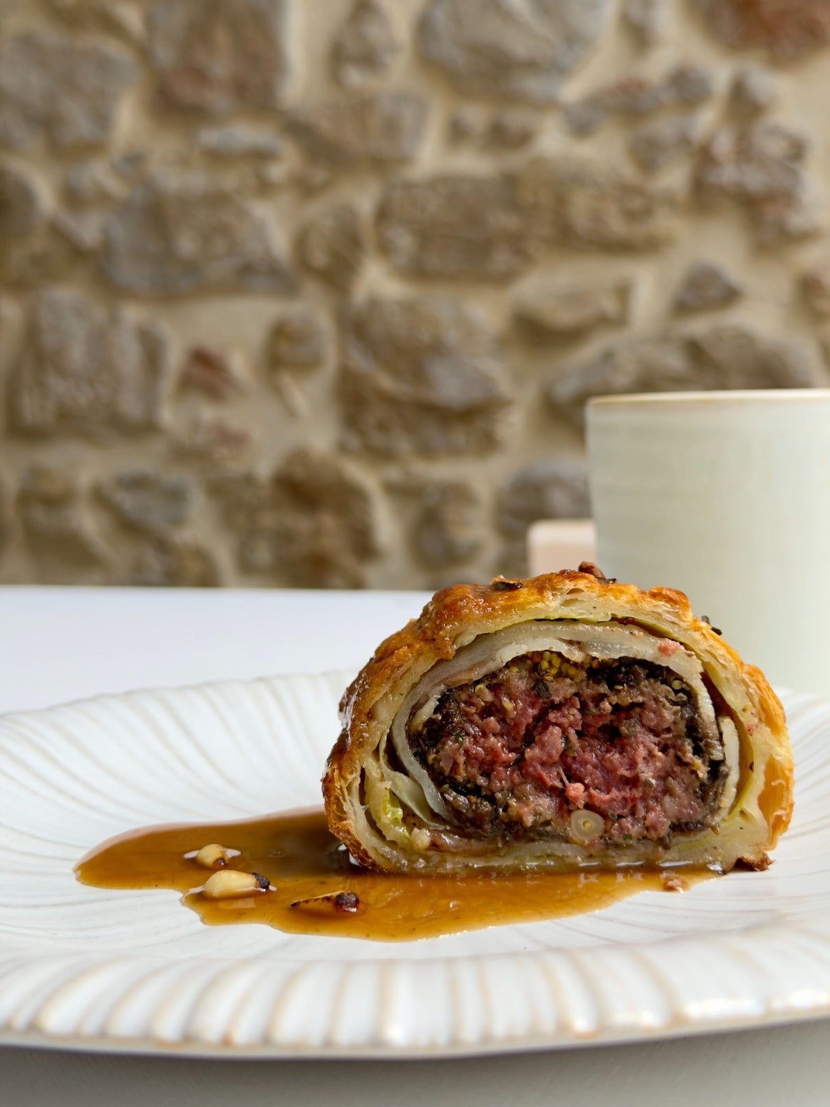 Platos internacionales a la valenciana: del solomillo Wellington de pilota a los petit fours reinterpretados Platos internacionales a la valenciana: del solomillo Wellington de pilota a los petit fours reinterpretados