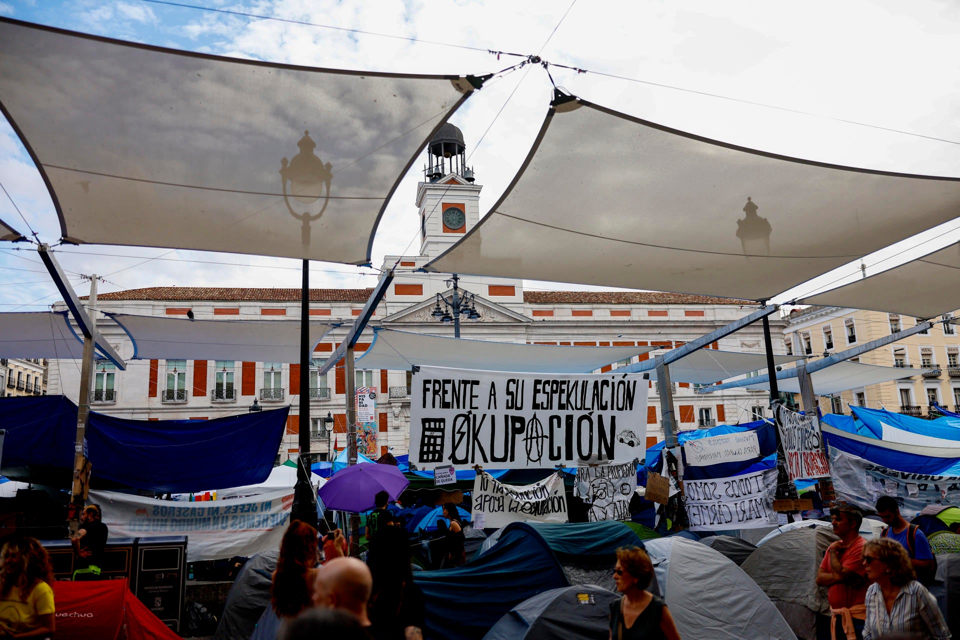 Sorpresa en la "letra pequeña" del decreto sobre vivienda: la prohibición de comprar a los fondos buitre no es total, sino limitada Sorpresa en la "letra pequeña" del decreto sobre vivienda: la prohibición de comprar a los fondos buitre no es total, sino limitada