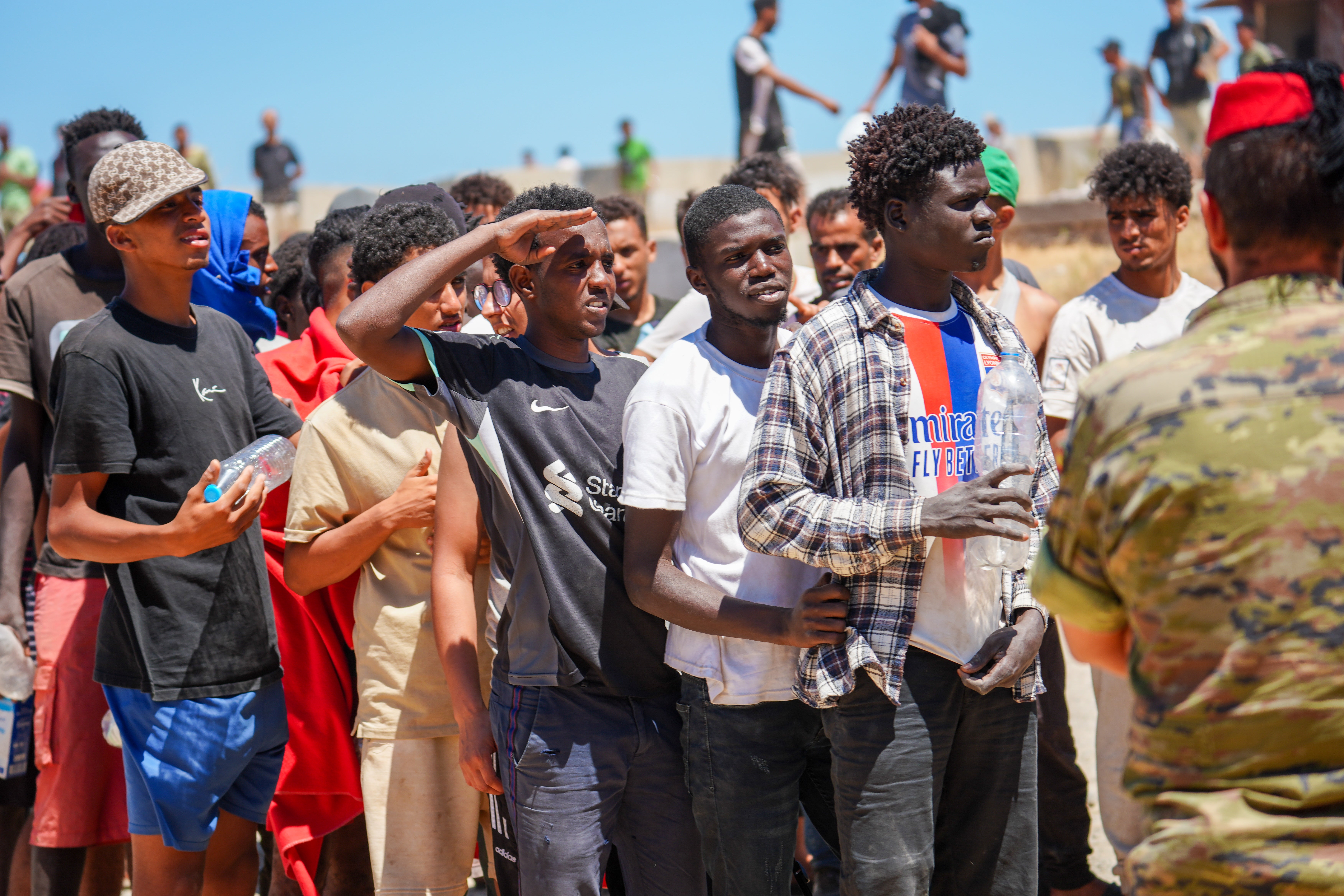 Amnistía Internacional denuncia torturas y vejaciones de militares a migrantes en Ceuta: Defensa la envía al juzgado Amnistía Internacional denuncia torturas y vejaciones de militares a migrantes en Ceuta: Defensa la envía al juzgado