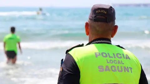 Hallan el cuerpo de un hombre sin cabeza ni extremidades en las proximidades de la playa de Almardá Hallan el cuerpo de un hombre sin cabeza ni extremidades en las proximidades de la playa de Almardá