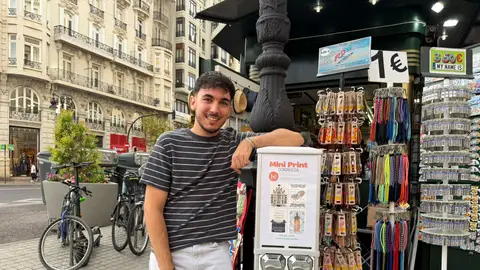 José Contreras y su máquina de crear arte. José Contreras y su máquina de crear arte.