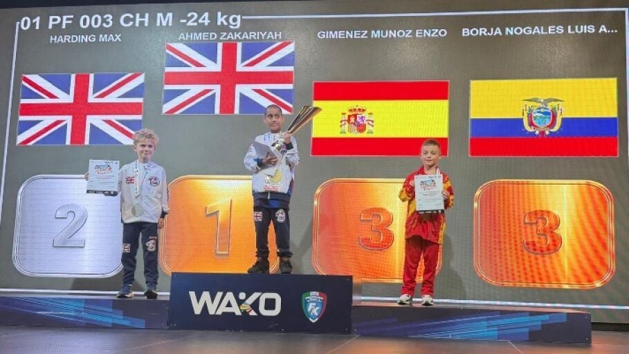 Enzo Gim&eacute;nez hace historia con 7 a&ntilde;os logrando una medalla de bronce en el mundial de kick Boxing de Italia
