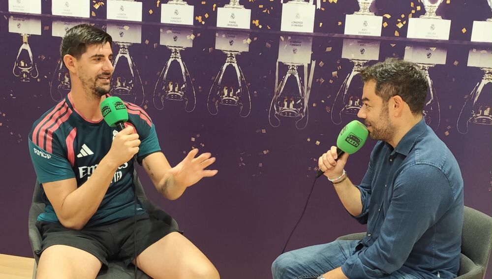 Courtois junto a Edu Pidal durante la entrevista en Radioestadio noche