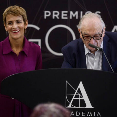 El presidente de la Academia de Cine, Fernando Méndez-Leite, acompañado de la presidenta de Navarra María Chivite, este miércoles en Madrid.-