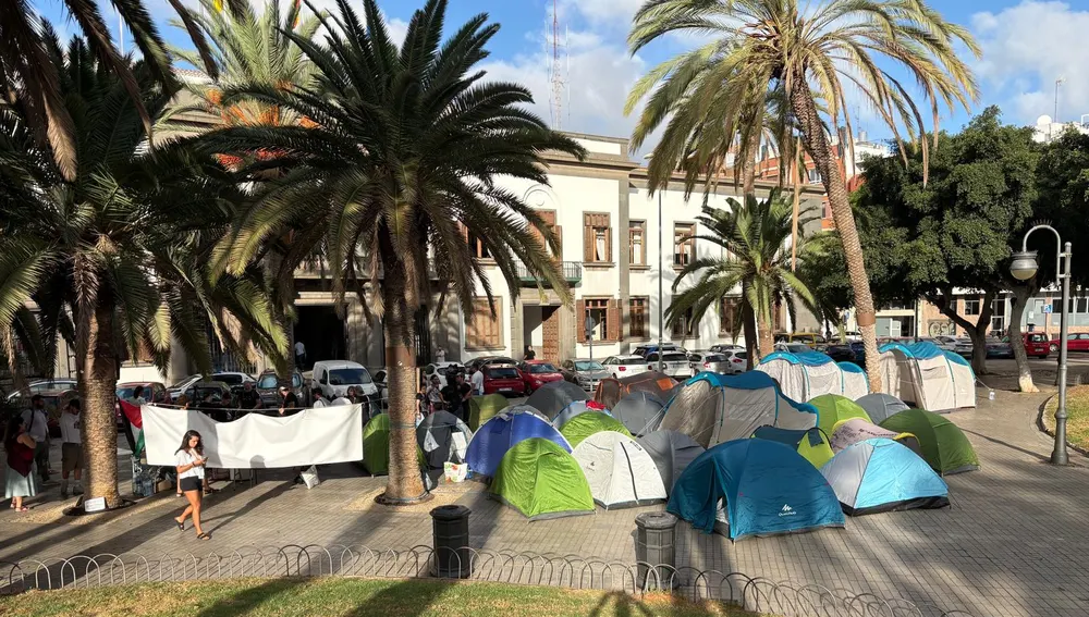 Acampada por Decreto Maricarmen en Gran Canaria Acampada por Decreto Maricarmen en Gran Canaria