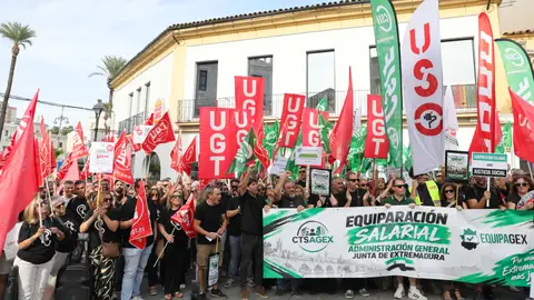 PSOE y Unidas por Extremadura apoyan la "justa" reivindicación de la equiparación salarial de los empleados públicos extremeños PSOE y Unidas por Extremadura apoyan la "justa" reivindicación de la equiparación salarial de los empleados públicos extremeños