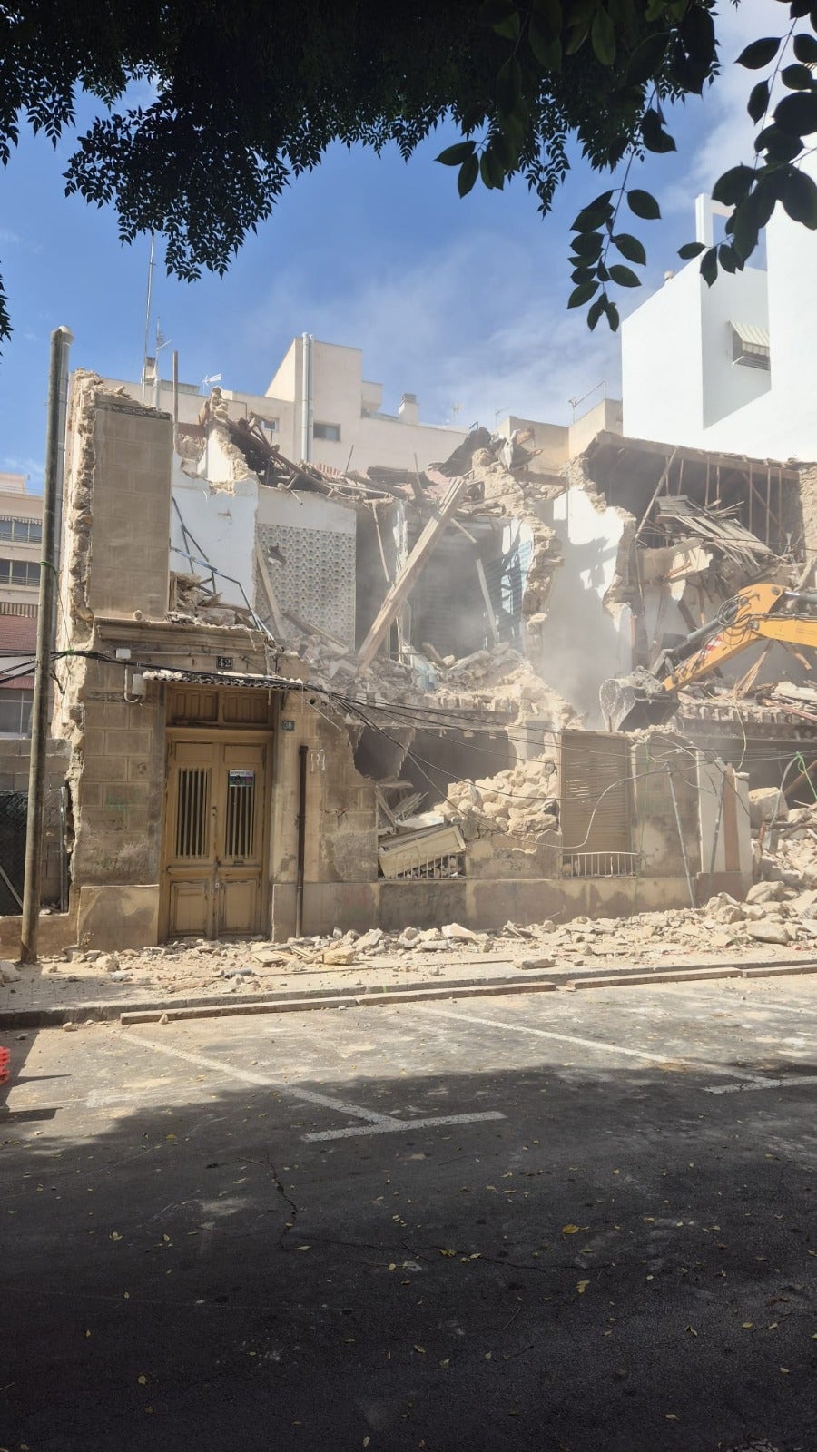EU-Podem de Alicante denuncia el derribo de dos casas históricas en el barrio de Benalúa EU-Podem de Alicante denuncia el derribo de dos casas históricas en el barrio de Benalúa