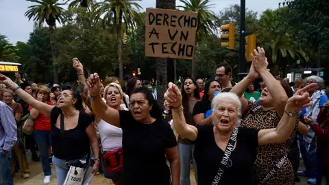 Imágenes de la concentración y cena colectiva del Sindicato de Inquilinas bajo el lema ¡Ni una Maricarmen más! Hasta conquistar el derecho a la vivienda Imágenes de la concentración y cena colectiva del Sindicato de Inquilinas bajo el lema ¡Ni una Maricarmen más! Hasta conquistar el derecho a la vivienda