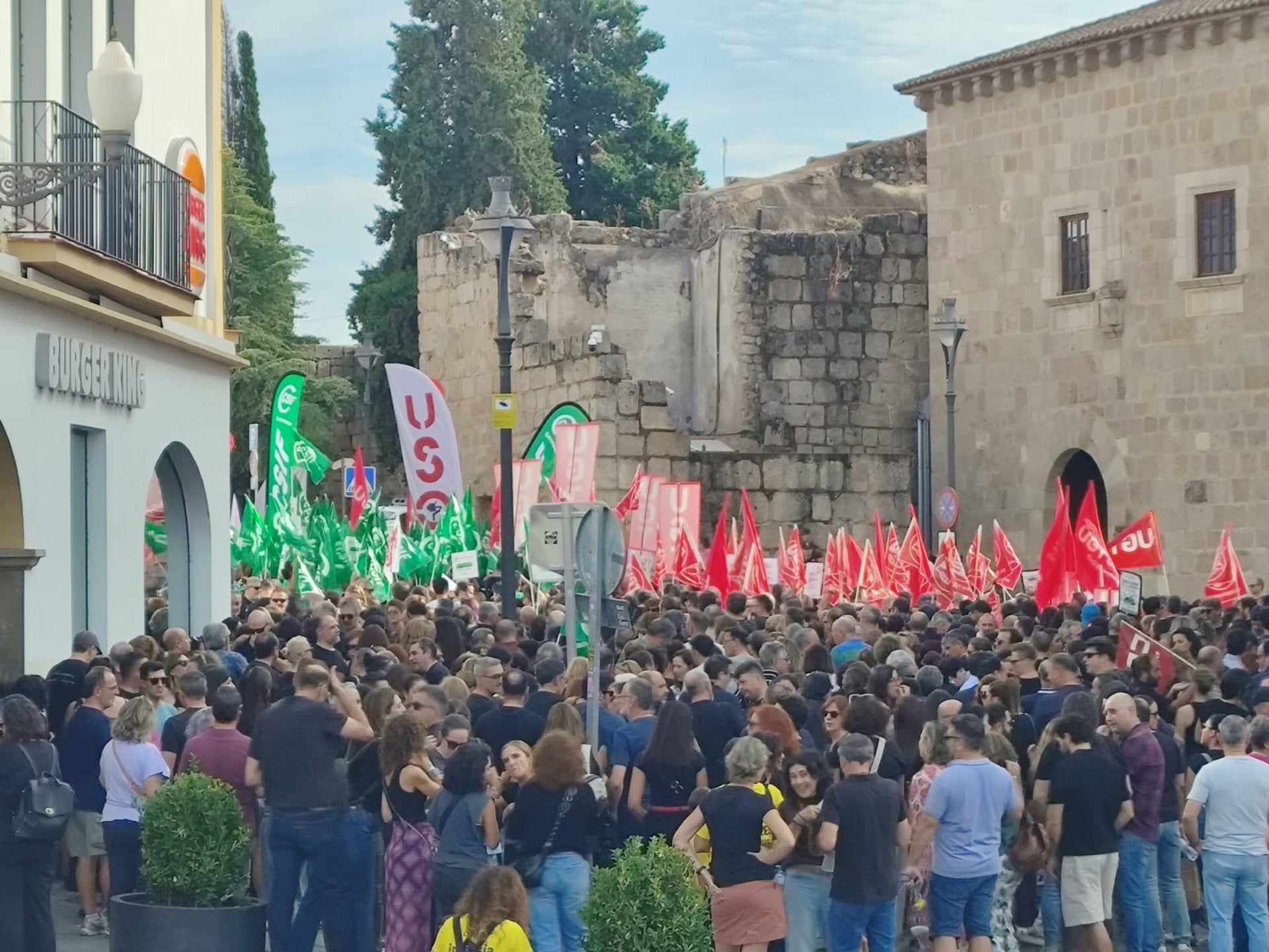 Empleados de la Administración de la Junta reclaman en las calles de Mérida el fin de la brecha salarial del 25% con otras regiones Empleados de la Administración de la Junta reclaman en las calles de Mérida el fin de la brecha salarial del 25% con otras regiones