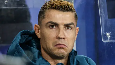 Cristiano Ronaldo en el banquillo durante el partido ante Noruega. Cristiano Ronaldo en el banquillo durante el partido ante Noruega.