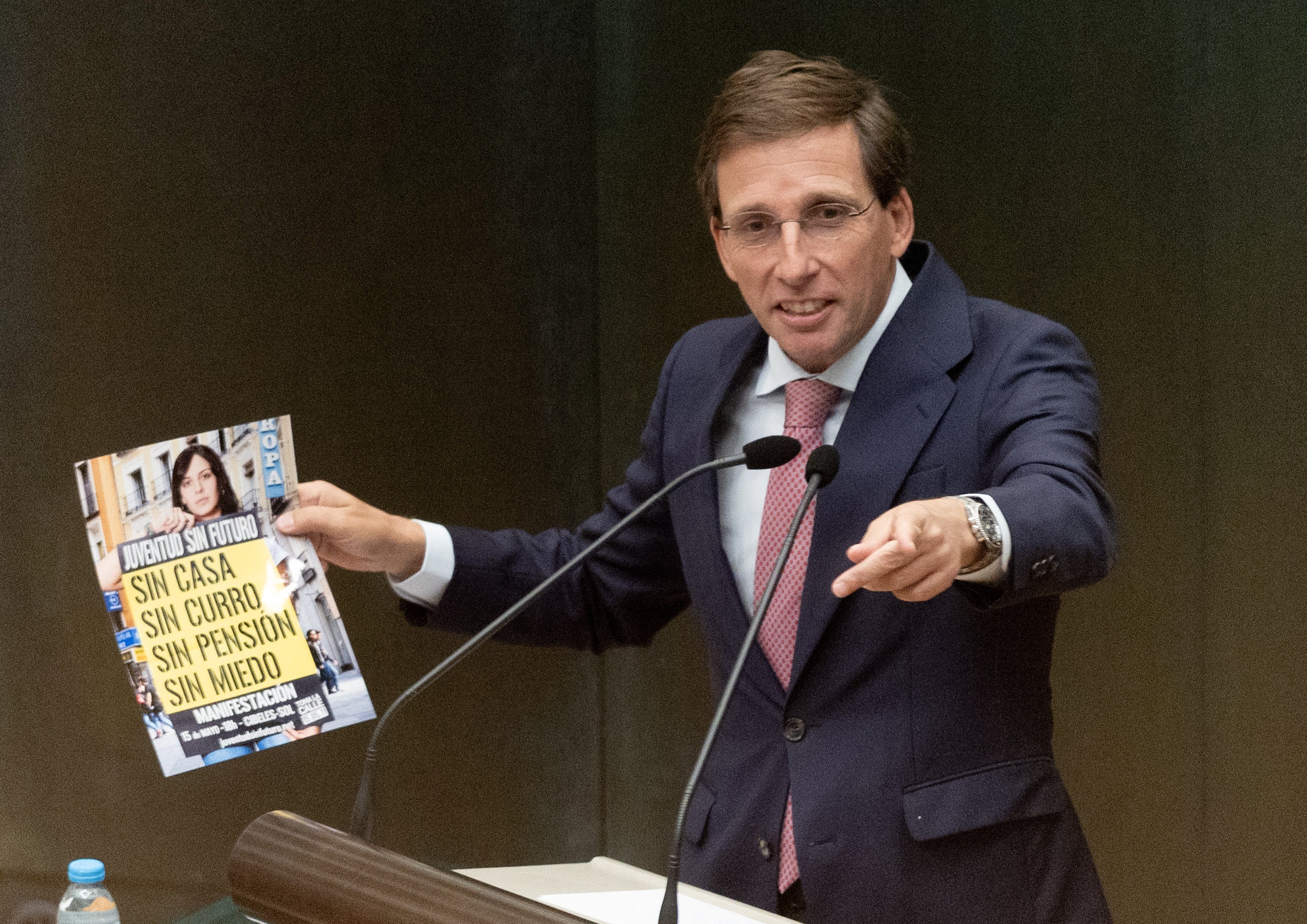 "Adoquines en tiendas de campaña y grandes cuchillos", las pruebas que según Almeida demuestran la inseguridad de la acampada en Sol "Adoquines en tiendas de campaña y grandes cuchillos", las pruebas que según Almeida demuestran la inseguridad de la acampada en Sol