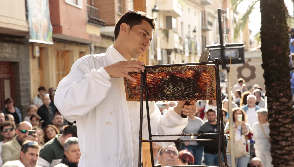 'Más de Uno Valencia' se emite desde Ayora para dar voz al XXV aniversario de la Feria 'El Primer Corte de la Miel' 'Más de Uno Valencia' se emite desde Ayora para dar voz al XXV aniversario de la Feria 'El Primer Corte de la Miel'