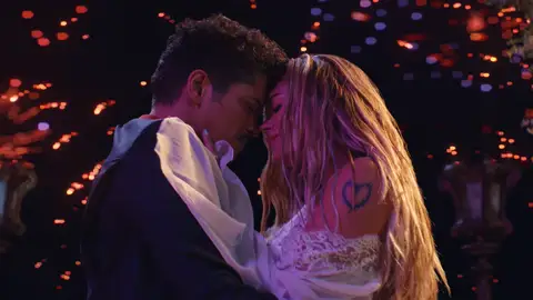Bruno Mars en el videoclip de 'Dance With Me' Bruno Mars en el videoclip de 'Dance With Me'