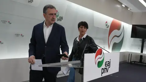 Aitor Esteban y Maribel Vaquero en una foto de archivo durante una comparecencia del PNV. Aitor Esteban y Maribel Vaquero en una foto de archivo durante una comparecencia del PNV.