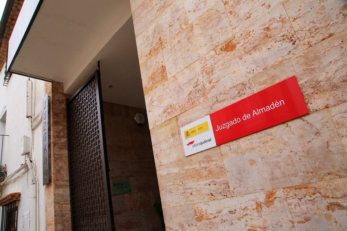 Prisión para los 3 detenidos relacionados con el cadáver calcinado en Almadén, a los que se les imputa asesinato Prisión para los 3 detenidos relacionados con el cadáver calcinado en Almadén, a los que se les imputa asesinato