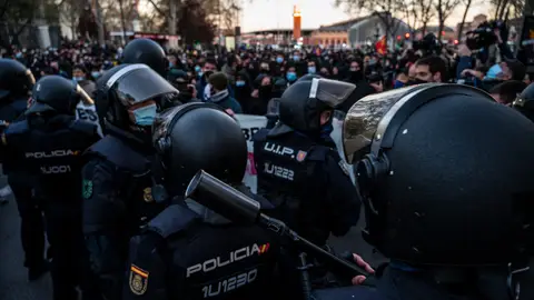 Imagen de archivo de antidisturbios en una manifestación. Imagen de archivo de antidisturbios en una manifestación.