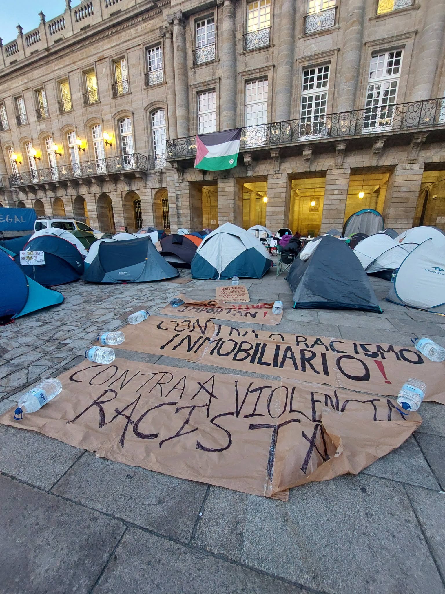 El PP de Santiago pide a Sanmartín que aclare si el Ayuntamiento suministró electricidad a la acampada del Obradoiro El PP de Santiago pide a Sanmartín que aclare si el Ayuntamiento suministró electricidad a la acampada del Obradoiro