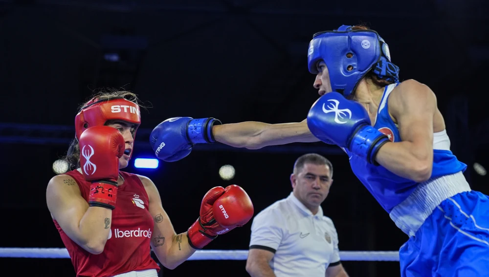 Laura Fuertes durante la final del Campeonato Europeo de Boxeo ante la turca Hatice Akbas. Laura Fuertes durante la final del Campeonato Europeo de Boxeo ante la turca Hatice Akbas.