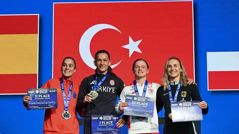 Laura Fuertes, tras conseguir la plata en el Campeonato Europeo de Boxeo. Laura Fuertes, tras conseguir la plata en el Campeonato Europeo de Boxeo.