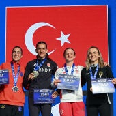 Laura Fuertes, tras conseguir la plata en el Campeonato Europeo de Boxeo.