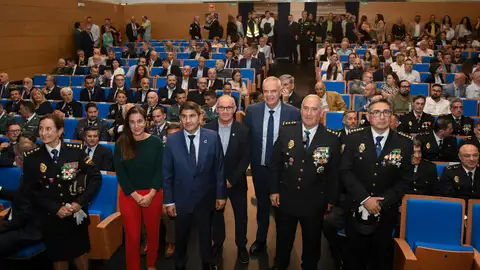 La Policía Nacional refuerza su presencia en Santiago y consolida a Galicia como una de las comunidades más seguras de España La Policía Nacional refuerza su presencia en Santiago y consolida a Galicia como una de las comunidades más seguras de España