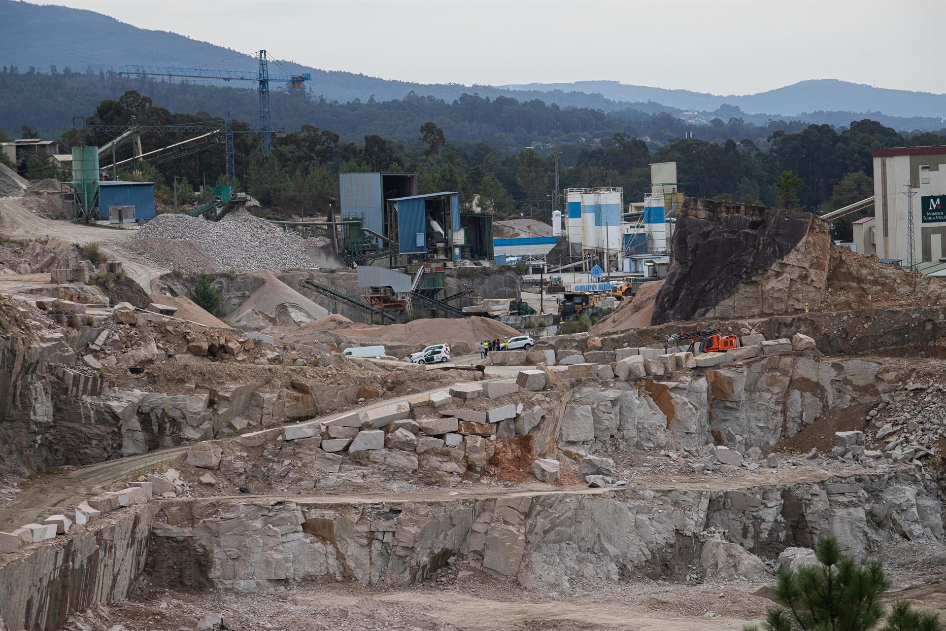 Cuatro trabajadores resultan heridos, uno de ellos grave, tras producirse una explosión en una cantera en O Porriño Cuatro trabajadores resultan heridos, uno de ellos grave, tras producirse una explosión en una cantera en O Porriño