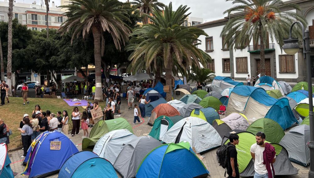 Acampada frente a la Delegación del Gobierno en Canarias