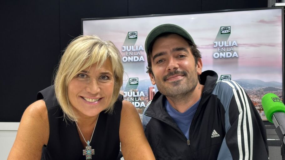 El creador de contenido, Marc Biarn&eacute;s (Nosoloviernes) con Julia Otero en Julia en la onda
