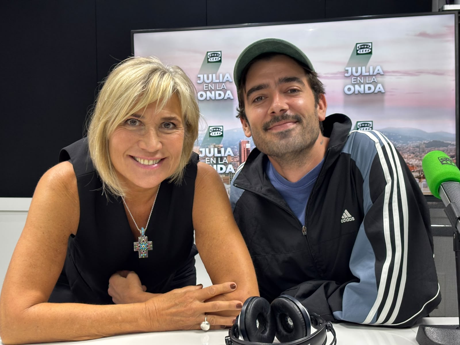 Portada de Julia en la onda