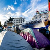 Nacen las "pequeñas ciudades": así se organizan las acampadas contra la crisis de la vivienda en la Puerta del Sol y Plaza Cataluña