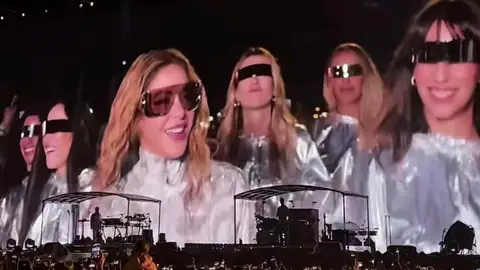 Eva Soriano sorprende como 'caminante' de Shakira en su séptimo concierto en Madrid Eva Soriano sorprende como 'caminante' de Shakira en su séptimo concierto en Madrid