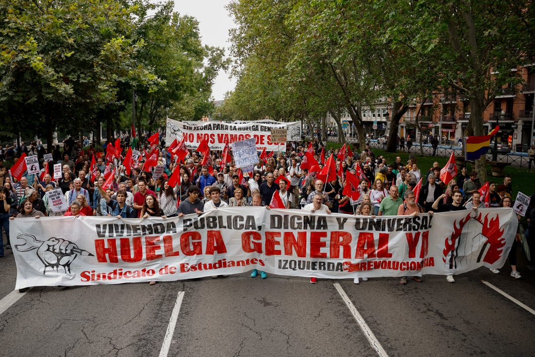 Así se han vivido las manifestaciones por la vivienda en España: la noche termina con tres detenidos en una concentración ultra que intentaba acceder a Sol Así se han vivido las manifestaciones por la vivienda en España: la noche termina con tres detenidos en una concentración ultra que intentaba acceder a Sol