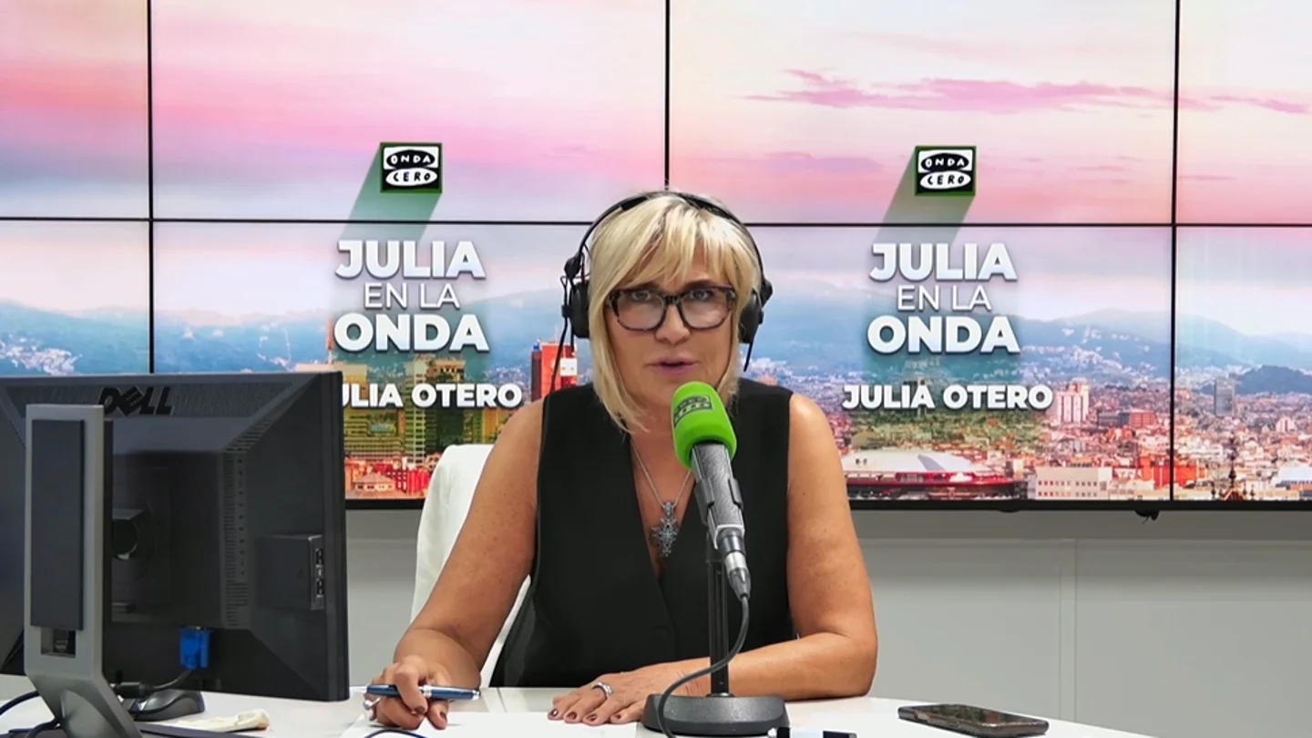Imagen de Julia Otero durante la columna inicial de Julia en la onda Imagen de Julia Otero durante la columna inicial de Julia en la onda