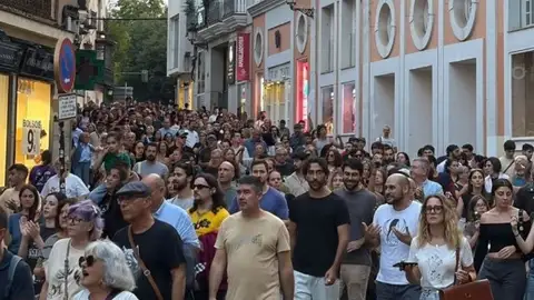 Centenares de personas protagonizaban este fin de semana diversas protestas por la vivienda en Cáceres y Badajoz Centenares de personas protagonizaban este fin de semana diversas protestas por la vivienda en Cáceres y Badajoz