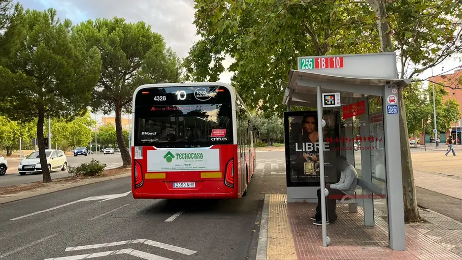 La línea 10 de autobuses urbanos de Alcalá de Henares reduce su frecuencia de paso y conecta más rápidamente el barrio de Espartales al centro histórico Autobús urbano de la línea 10 de Alcalá de Henares