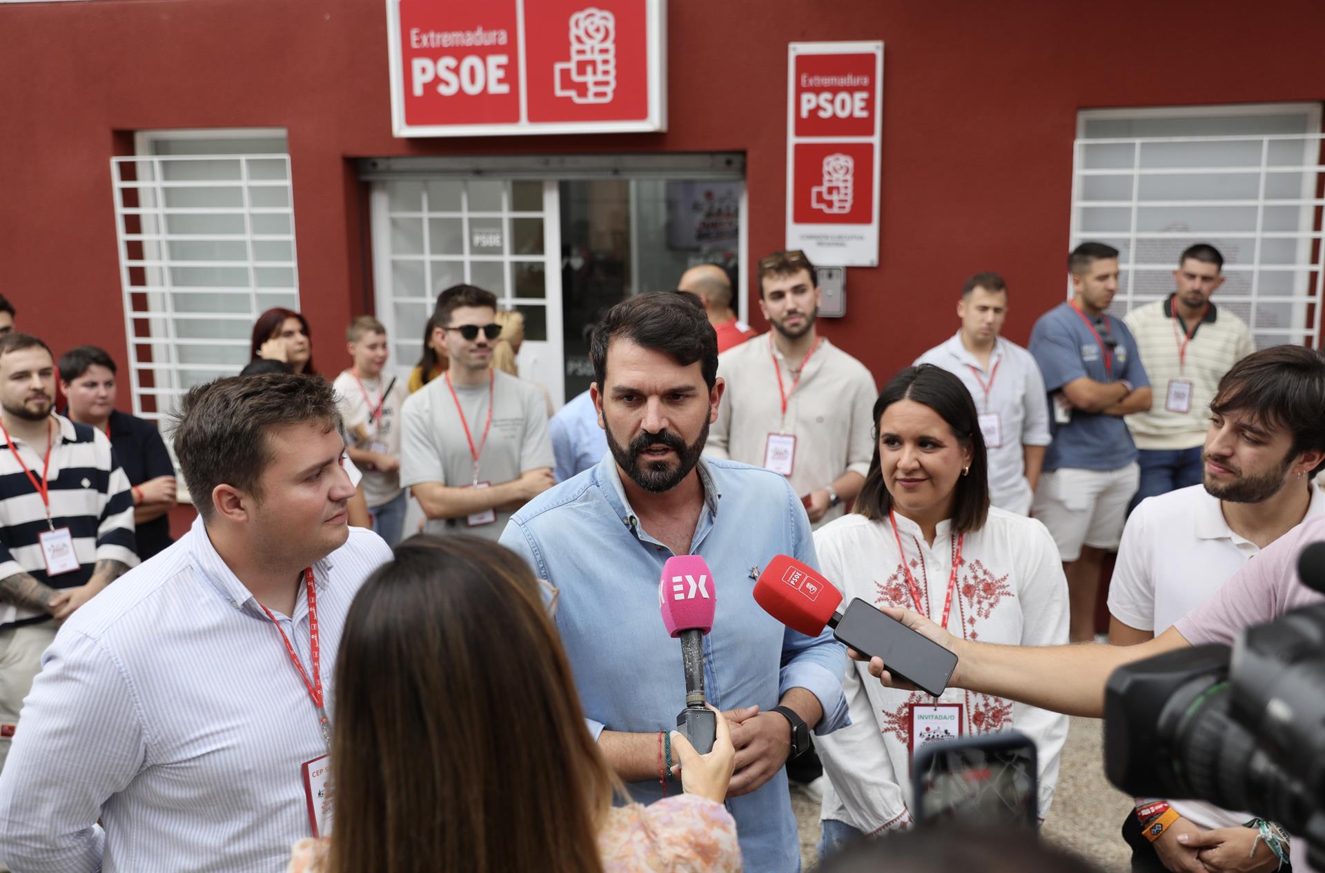 Cotrina, a favor de "escuchar" a la ciudadanía para conseguir que el PSOE tenga "más fuerza" en el Parlamento Cotrina, a favor de "escuchar" a la ciudadanía para conseguir que el PSOE tenga "más fuerza" en el Parlamento
