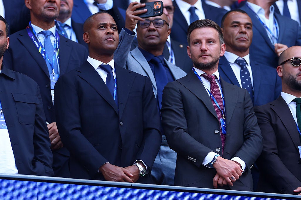 Ivan Rakitic junto a Patrick Kluivert Ivan Rakitic junto a Patrick Kluivert