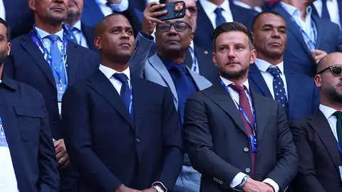 Ivan Rakitic junto a Patrick Kluivert Ivan Rakitic junto a Patrick Kluivert