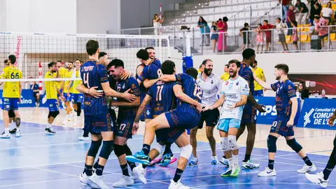 Léleman Conqueridor supera al CV Guaguas para alzar el Trofeo Ciutat de València Léleman Conqueridor supera al CV Guaguas para alzar el Trofeo Ciutat de València