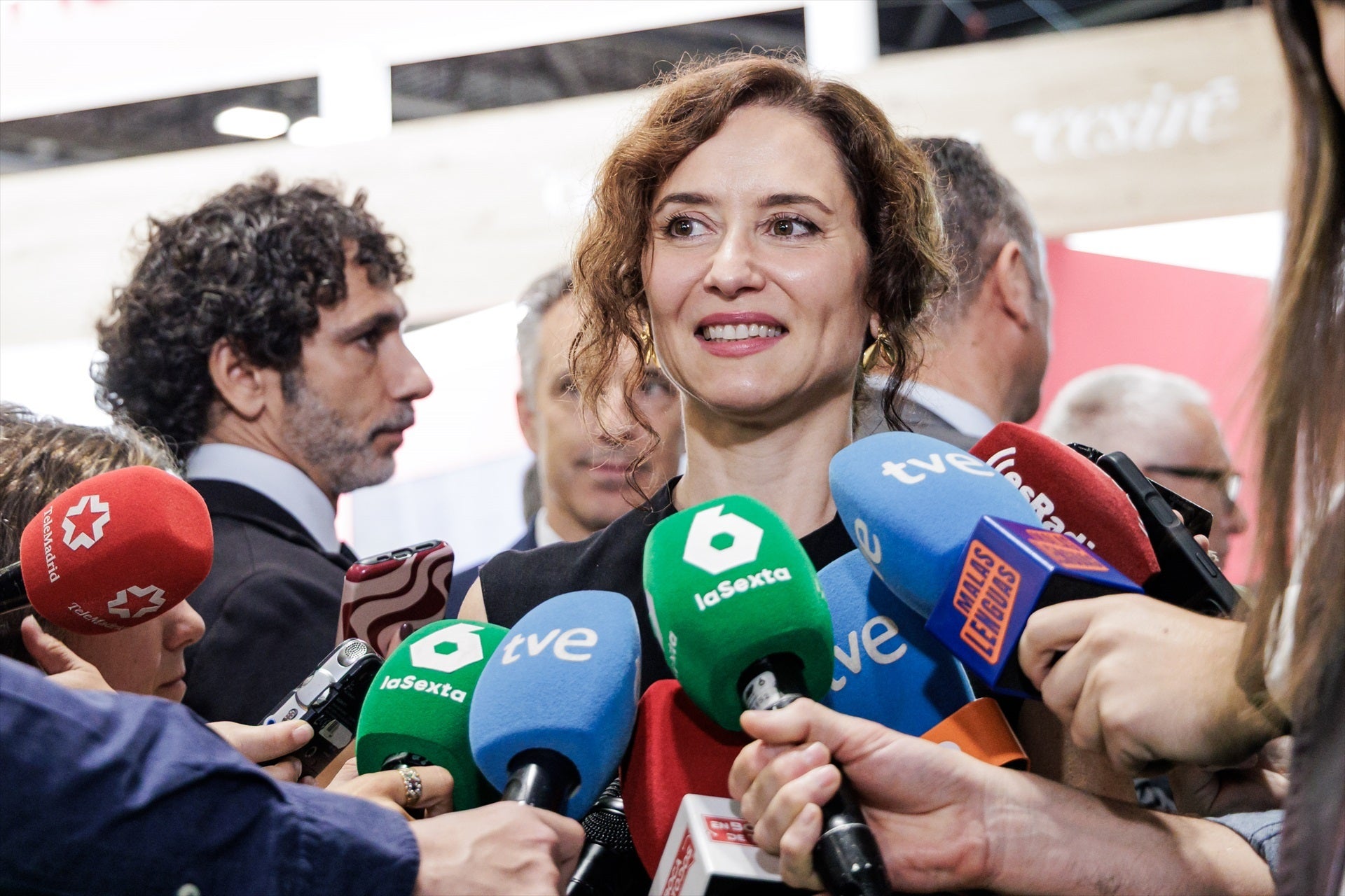 El voto por correo abre la primera discrepancia en el PP ante el 29N: Génova marca distancia de las dudas de Ayuso El voto por correo abre la primera discrepancia en el PP ante el 29N: Génova marca distancia de las dudas de Ayuso