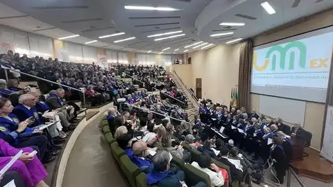 La Universidad de Mayores de Extremadura inicia el curso con récord de 4.725 estudiantes y presencia en 11 sedes La Universidad de Mayores de Extremadura inicia el curso con récord de 4.725 estudiantes y presencia en 11 sedes