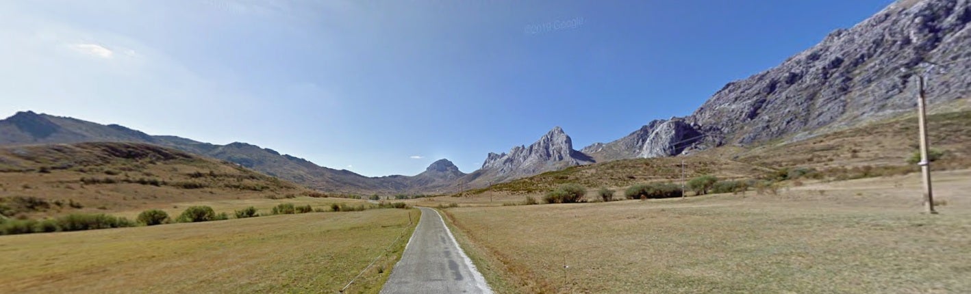 Una de las carreteras objeto de licitación, entre Casares y Cubillas de Arbas Una de las carreteras objeto de licitación, entre Casares y Cubillas de Arbas
