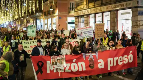 Archivo - Decenas de personas durante una manifestación convocada bajo el lema 'Mazón a presò'. Archivo - Decenas de personas durante una manifestación convocada bajo el lema 'Mazón a presò'.
