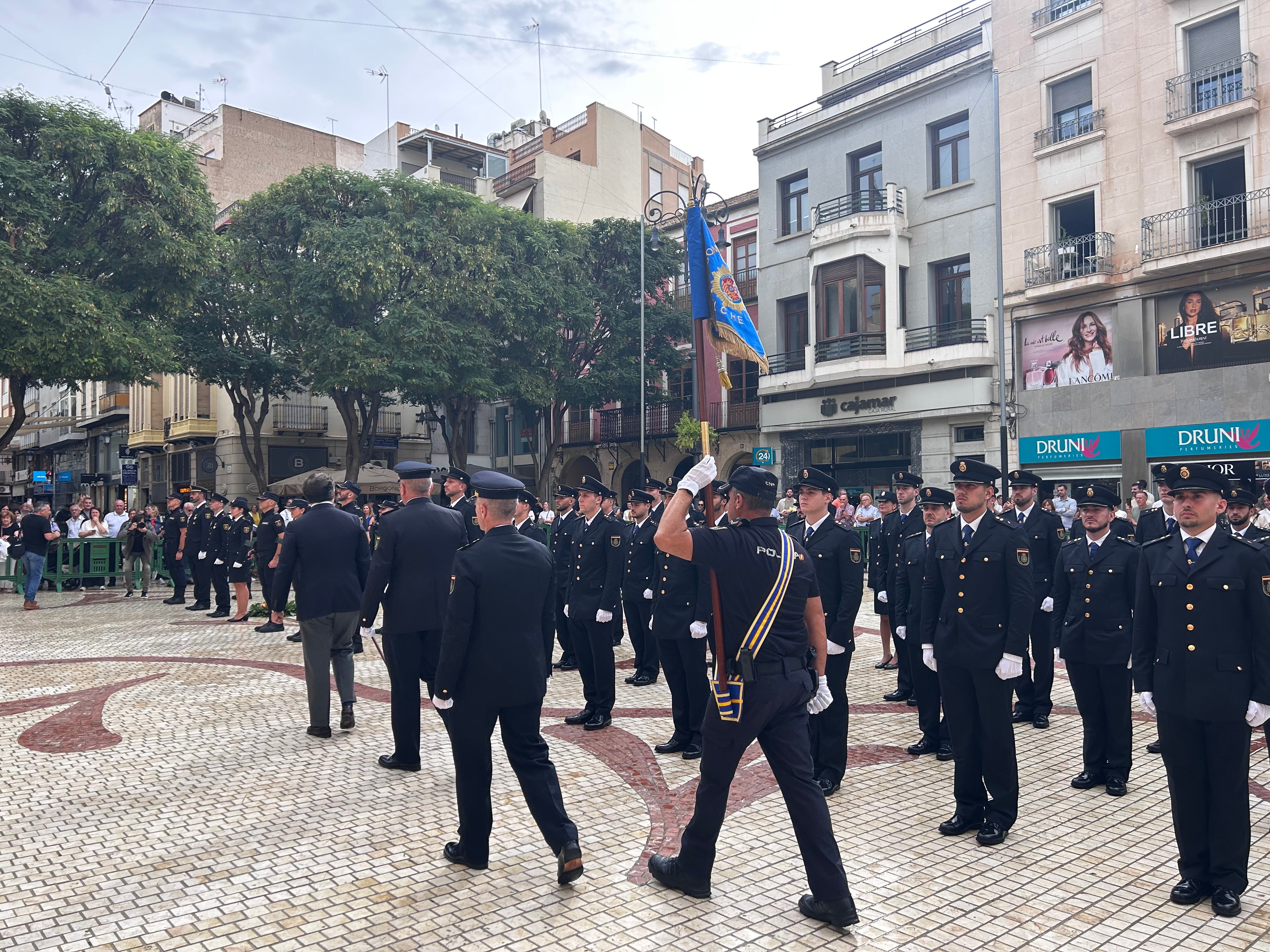 La Comisaría de Policía Nacional de Elche se dota de una unidad específica de lucha contra delitos por Internet La Comisaría de Policía Nacional de Elche se dota de una unidad específica de lucha contra delitos por Internet