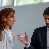 Mónica García (i) y Ernest Urtasun (d), representantes de los partidos que integran el espacio conformado por Movimiento Sumar, durante la presentación de 'Frente Amplio', este lunes, en Madrid. Mónica García (i) y Ernest Urtasun (d), representantes de los partidos que integran el espacio conformado por Movimiento Sumar, durante la presentación de 'Frente Amplio', este lunes, en Madrid.