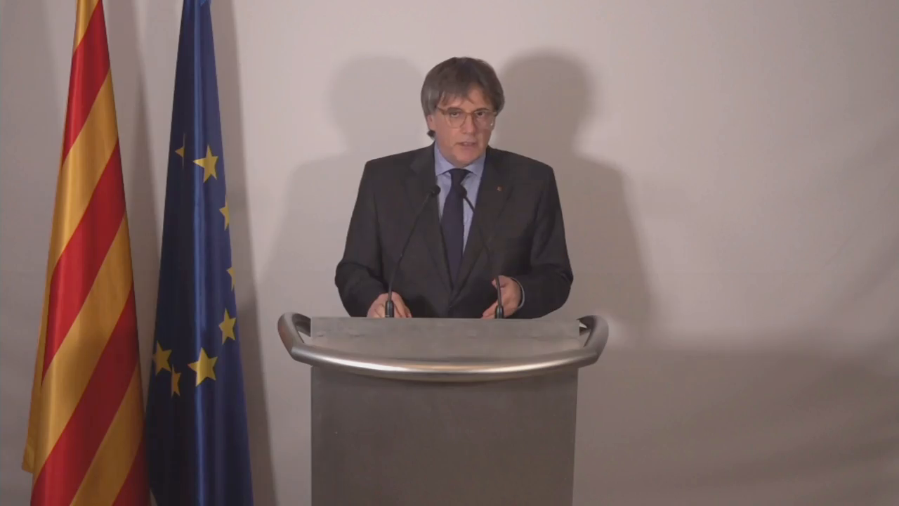 Puigdemont, tras levantar el Supremo su orden de detención: "En la relación entre Cataluña y España no resuelve nada" Puigdemont, tras levantar el Supremo su orden de detención: "En la relación entre Cataluña y España no resuelve nada"