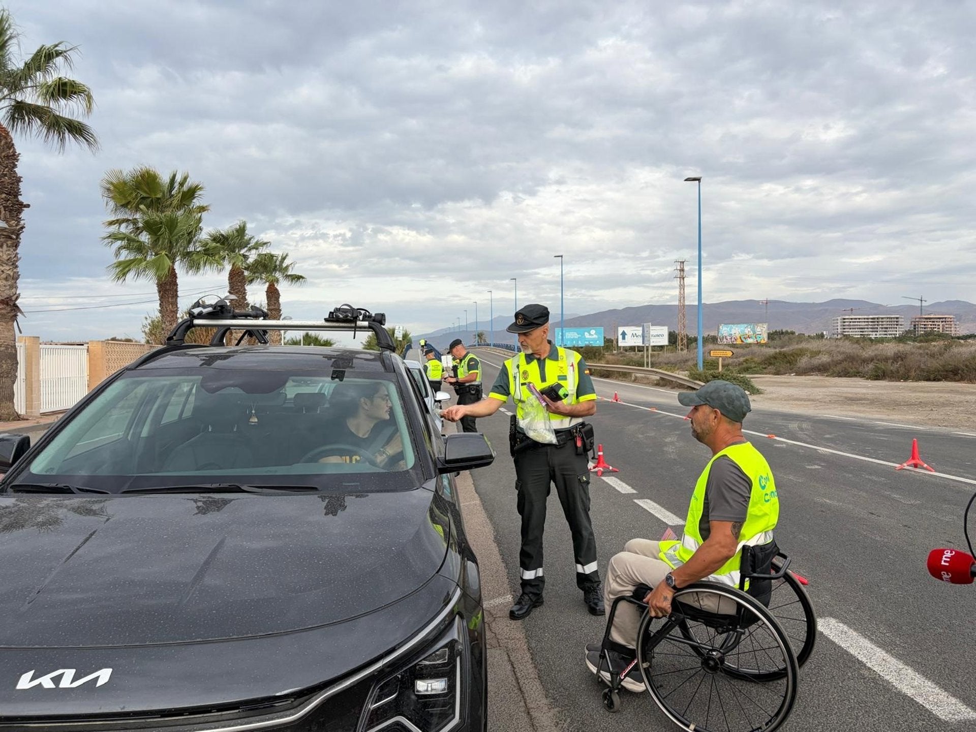 La DGT acumula 3.000 denuncias por usar el móvil al volante en Almería desde 2025 La DGT acumula 3.000 denuncias por usar el móvil al volante en Almería desde 2025